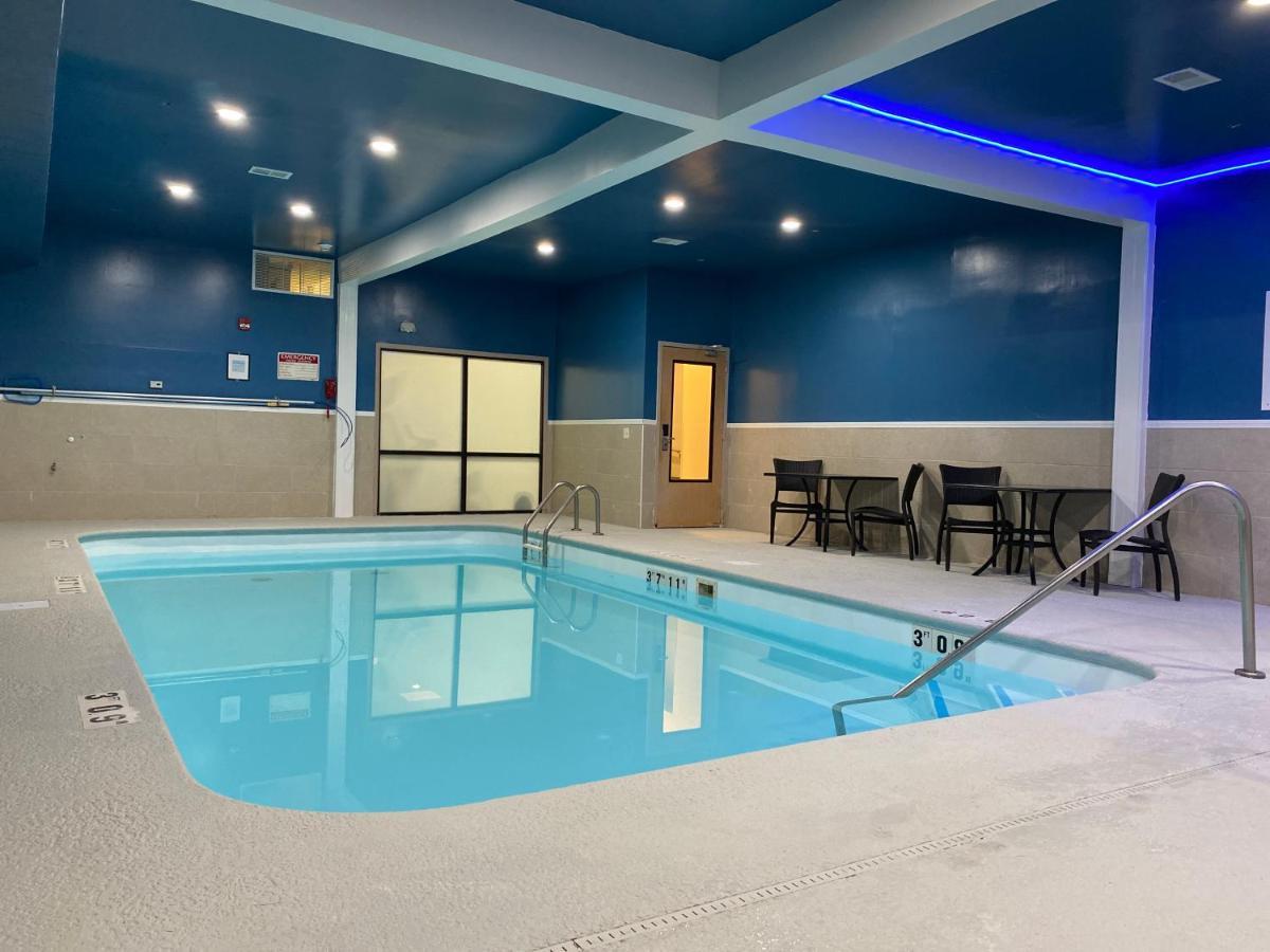 Holiday Inn Express Metropolis By Ihg Exterior photo