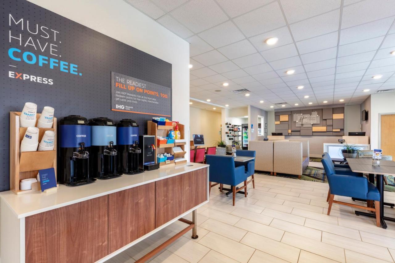 Holiday Inn Express Metropolis By Ihg Exterior photo